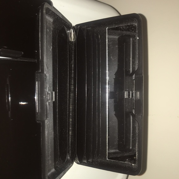 Wallets - Picture 2 of 4